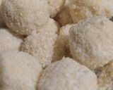 Une image de l'étape 3 de Boule de coco au maltesers.