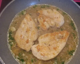 Foto del paso 2 de la receta: Pechuga de pollo al vino blanco