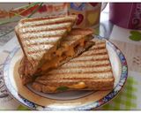 Hình bước làm 3 của món Sandwich phômai và quả Bơ đơn giản cho bữa sáng 🥑