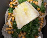 Foto del paso 2 de la receta: Bacalao con garbanzos y espinacas en freidora de aire