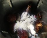 A picture of step 2 of Strawberry dates smoothies.