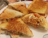A picture of step 4 of Cheesy vegetable bread sandwich.
