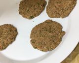 صورة لخطوة 2 من وصفة برجر منزلي 👍🏻😍