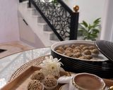 صورة لخطوة 6 من وصفة كرات التمر المحشية بالطحينية والمغطاة بالسمسم المحمص