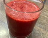 A picture of step 2 of Fresh carrot apple and raddish juice.