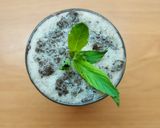 عکس مرحله 1 از دستور میلک شیک نعنا شکلاتی
