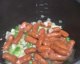 Foto del paso 2 de la receta: Arroz con Salchichas Ahumadas y Cerveza