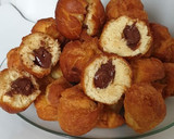 Foto del paso 5 de la receta: Buñuelos crujientes relleno de bolas de chocolate con avellanas