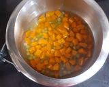 A picture of step 1 of Carrot pulao.