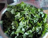 A picture of step 1 of Sarso ka saag.