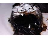 Foto langkah ke 7 dari resep Molten Chocolate Cake.