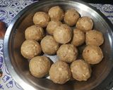 गोंद बाजरे के लड्डू (gond bajre ke ladoo recipe in Hindi) रेसिपी चरण 6 फोटो