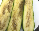 Foto del paso 1 de la receta: 357. Calabacines rellenos con manzanas y huevos de codorniz (vegetariano)