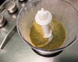Une image de l'étape 3 de Sauce salade à la moutarde, noisette, abricot et persil.