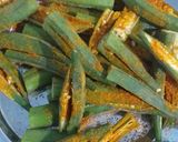 भरवा भिंडी विद अनियन बेबी (Bharwan bhindi with onion baby recipe in hindi) रेसिपी चरण 2 फोटो