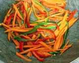Foto del paso 3 de la receta: Spaghettis al wok