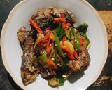 Foto langkah ke 6 dari resep Ikan salem tumis.
