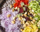 A picture of step 1 of Ragi Puffs Bhel.