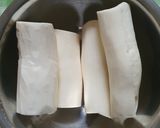 Foto langkah ke 2 dari resep Cenil Singkong Bunga Telang (Buah dan Sayur).