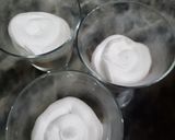 A picture of step 5 of Oreo mousse trifle.