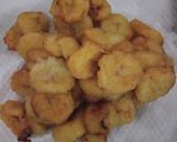 A picture of step 4 of Deep fried ripe bananas.