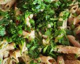 Foto del passaggio 5 della ricetta Penne con zucchine e panna aromatizzate