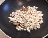 培根鮮菇蕃茄紅醬螺絲麵的食譜步驟2照片