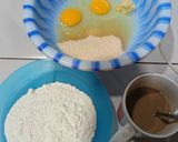 Foto langkah ke 1 dari resep Bolu Kopi Goodday 2 telur.