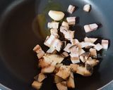 Foto del passaggio 2 della ricetta Cappuccia fave e piselli con pancetta