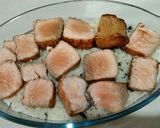Foto langkah ke 3 dari resep Salmon Mentai Baked Rice.