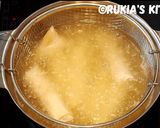 A picture of step 7 of Chicken springrolls.