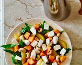 Foto del passaggio 3 della ricetta Insalata mista con primo sale frutta e anacardi