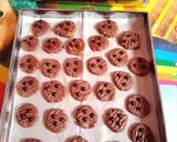 Foto langkah ke 5 dari resep Chocochip Butter Cookies Coklat.