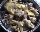 Hình bước làm 4 của món Gà nấu dừa