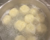 Foto del paso 4 de la receta: Albóndigas de merluza y bacalao con tomate y calabacín