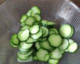 Foto del paso 2 de la receta: Ensalada de pepino japonesa