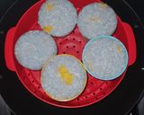 Foto langkah ke 4 dari resep Kukus Ketan Bunga Telang Pisang.