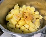 Une image de l'étape 3 de Purée de pommes de terre à l'ail et à la crème.