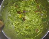 Noodles in Green Pesto Sauce recipe step 6 photo