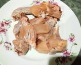 A picture of step 1 of Chicken Stock (yakhni).