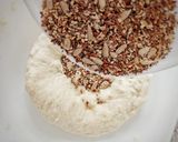 Foto del paso 2 de la receta: Masa (tapas) de empanadas con mix de semillas
