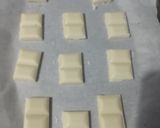 Φωτογραφία βήματος 2 της συνταγής Σοκολατάκια λευκής σοκολάτας με καρύδια