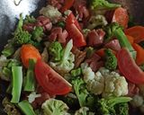 Foto langkah ke 4 dari resep Tumis Sosis Warna-Warni.