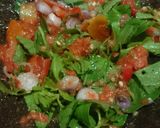Foto langkah ke 3 dari resep Sambal bawang kemangi.