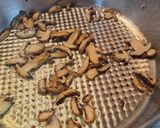 Φωτογραφία βήματος 1 της συνταγής Spaghetti cremosa με μανιτάρια και σκόρδο