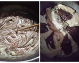 Foto del paso 3 de la receta: Bizcochuelo marmolado de chocolate y vainilla  con chips de chocolate