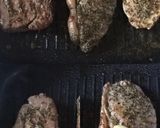 Foto langkah ke 4 dari resep Steak with creamy mushroom sauce.