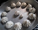 तांदुळाचे उकडीचे मोदक (tandalache ukadiche modak recipe in marathi) रेसिपी स्टेप 7 फोटो 