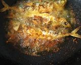 Foto langkah ke 5 dari resep Ikan Kembung Goreng Bumbu.