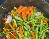 Gambar langkah 2 resipi Kangkung Masak Lemak Putih.